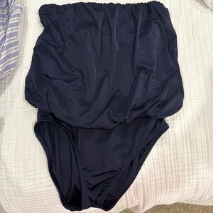 Women’s strapless swimsuit